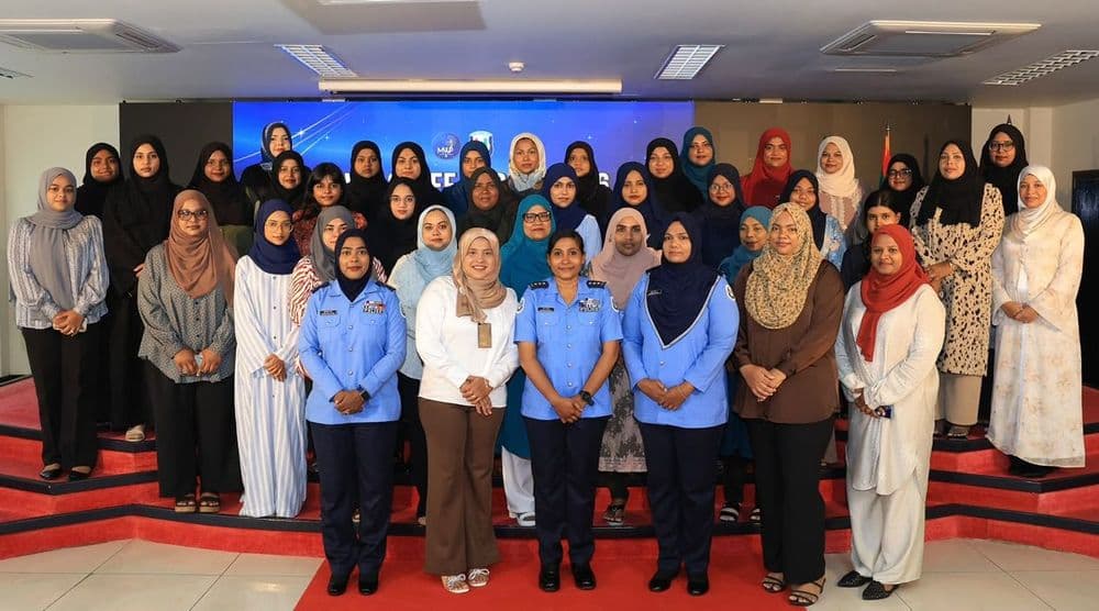 ފުލުހުންގެ މުއައްސަސާގައި މަސައްކަތްކުރާ ސިވިލް އަންހެން މުވައްޒަފުންނަށް ފޯރަމެއް ބާއްވައިފި