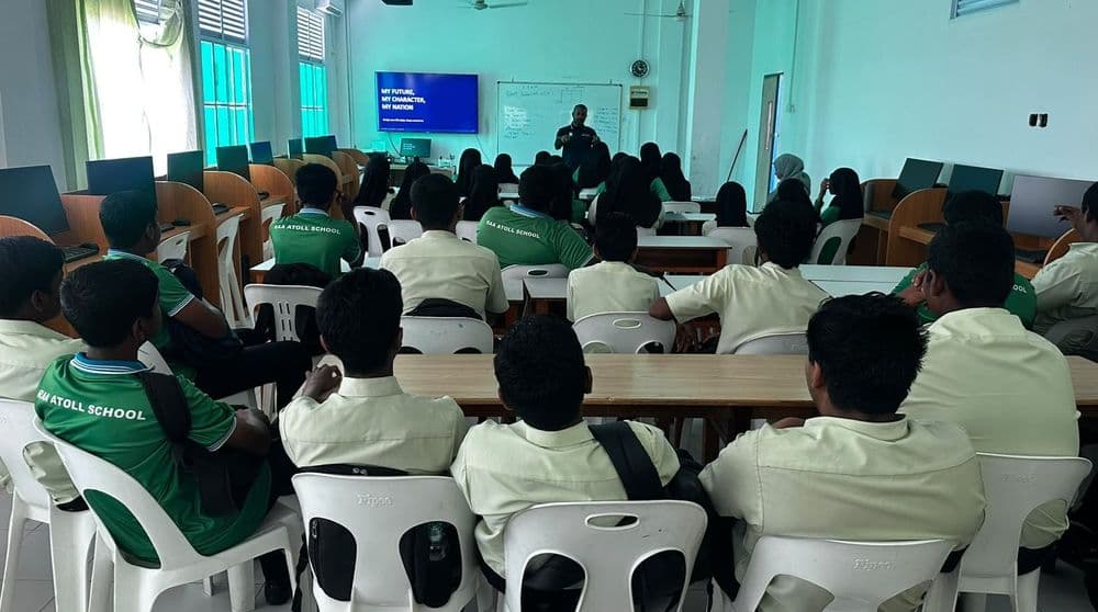 ރ. އަތޮޅު މަދަރުސާގެ ގުރޭޑު 9 ގެ ދަރިވަރުންނަށް މައުލޫމާތު ދިނުމުގެ ސެޝަނެއް ކުރިއަށް ގެންގޮސްފި