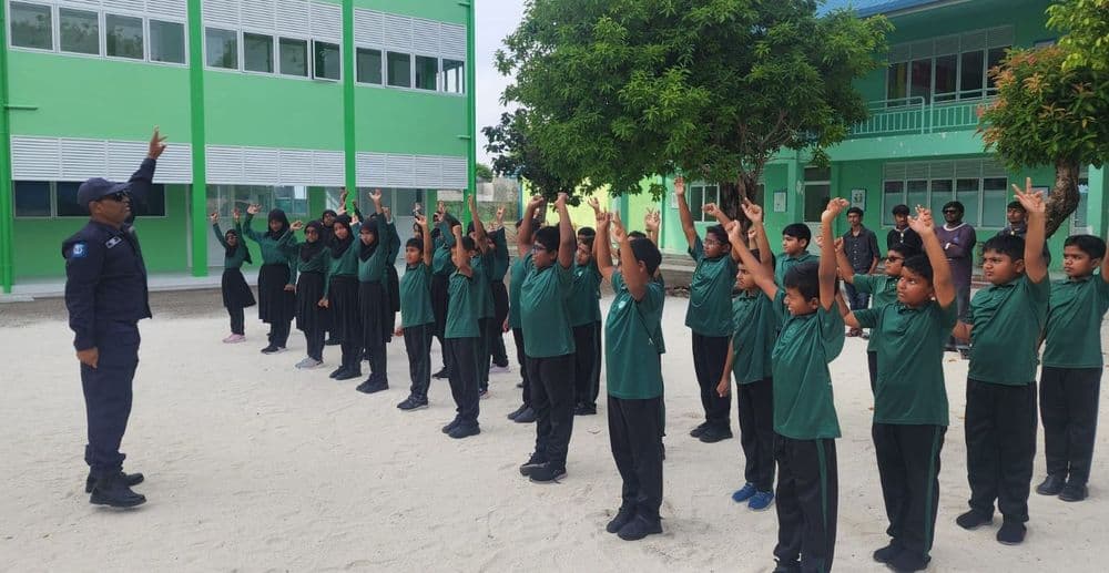 ނ.އަތޮޅު މަދަރުސާގެ ކަބް ސްކައުޓް ދަރިވަރުންނަށް ޑިސިޕްލިންގ އެންޑް ސްމާޓްނެސް ސެޝަނެއް ކުރިއަށް ގެންގޮސްފި