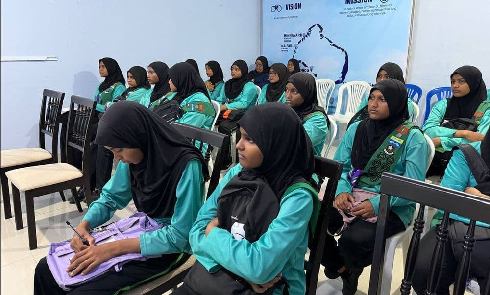 މަދަރުސަތުލް އިފްތިތާހުގެ ގާލް ގައިޑު ދަރިވަރުންނަށް މަގުމަތީގެ ސަލާމަތާއި ރައްކާތެރިކަމާ ގުޅޭގޮތުން މައުލޫމާތުދީފި