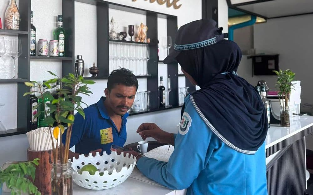 ވިޔަފާރިކުރާ ތަންތަނަށް ޒިޔާރަތްކޮށް މައުލޫމާތު ދިނުމުގެ ހަރަކާތެއް ކެޔޮދޫގައި ކުރިއަށް ގެންގޮސްފި