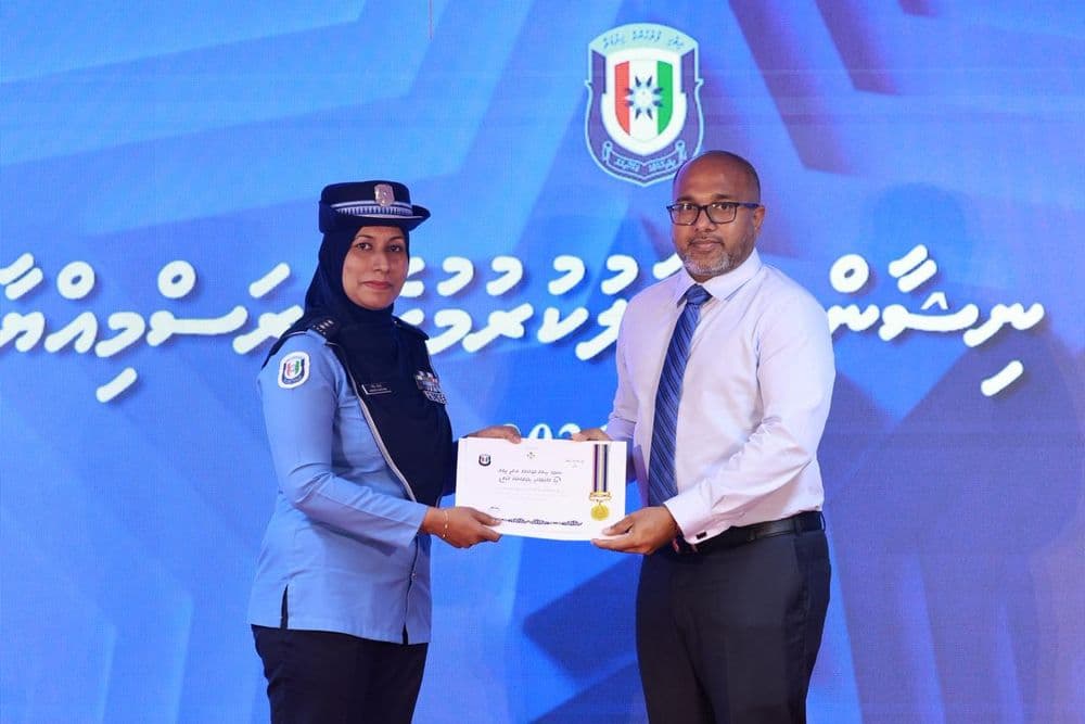 ގްރޭޓަރ މާލެ އޭރިއާގައި މަސައްކަތްކުރާ ފުލުހުންނަށް ޝަރަފުގެ ނިޝާން ދިނުމުގެ ރަސްމިއްޔާތު ބާއްވައިފި