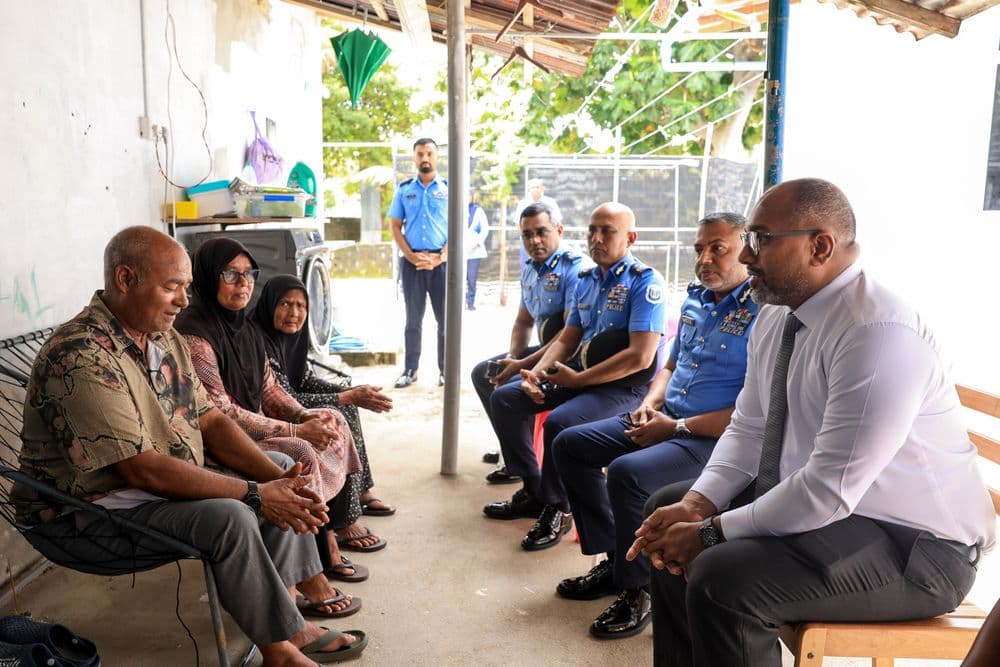 ސާޖަންޓް ޢަލީ ނާފިޢުގެ މައިންބަފައިންނާ ހޯމްލޭންޑް ސެކިއުރިޓީ މިނިސްޓަރާއި ކޮމިޝަނަރ އޮފް ޕޮލިސް ބައްދަލުކުރައްވައިފި