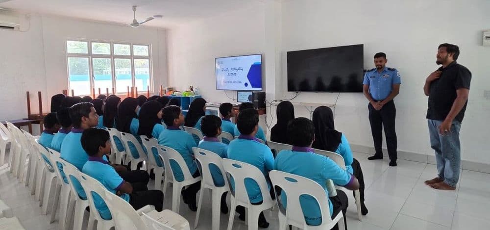 ރައްކާތެރިކަމާއެކު އިންޓަނެޓް ބޭނުންކުރަން ދަސްކޮށްދިނުމަށް ނ. މަގޫދޫ ސުކޫލު ދަރިވަރުންނަށް މައުލޫމާތުދީފި