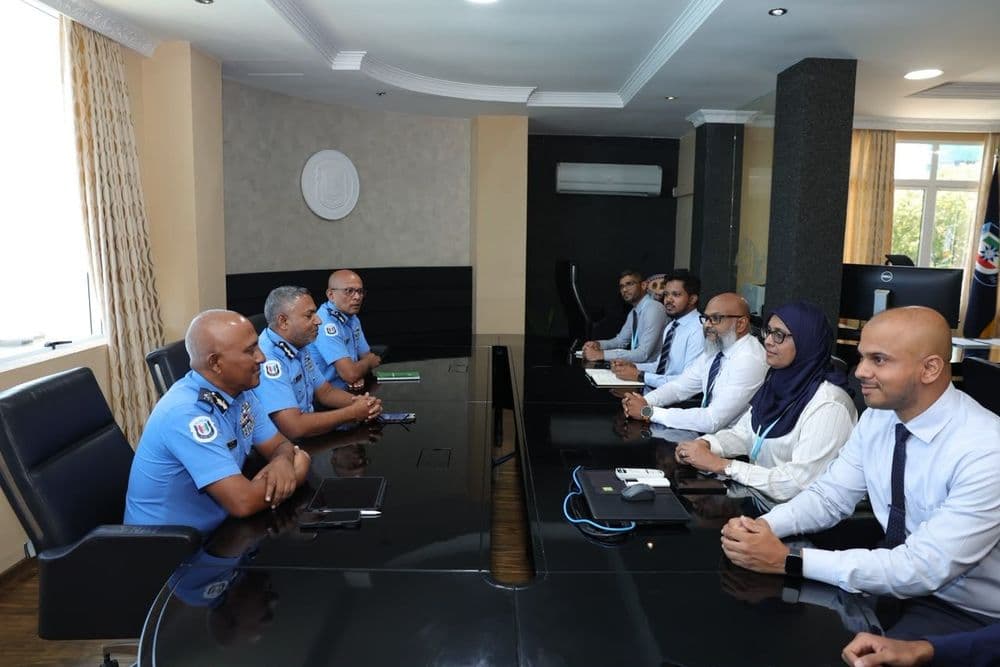 ކޮމިޝަނަރ އޮފް ޕޮލިސް އަޙްމަދު މުޙައްމަދު އެންޑީއެމްއޭގެ އިސްވެރިންނާ ބައްދަލުކުރައްވައިފި