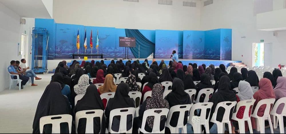 ދަރިން ތަރުބިއްޔަތުކުރުމުގައި ބެލެނިވެރިންގެ ގާނޫނީ ޒިންމާއާ ގުޅޭގޮތުން ހޭލުންތެރިކުރުވުމުގެ ސެޝަނެއް ހުޅުދުއްފާރުގައި ކުރިއަށް ގެންގޮސްފި