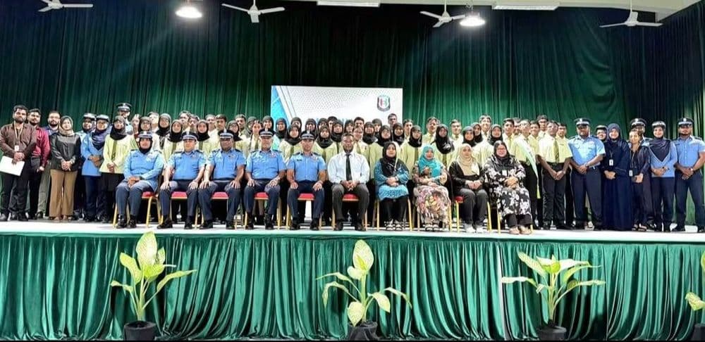 ހުރަވީ ސުކޫލު ގުރޭޑު 9 ގެ ލީޑަރުންނަށް “އިންސްޕަޔަރިންގ ޔަންގު ލީޑާސް” ކޭމްޕު ކުރިއަށް ގެންގޮސްފި